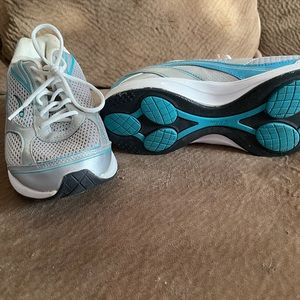 Lately you size 10 L.A. Gear tennis shoes